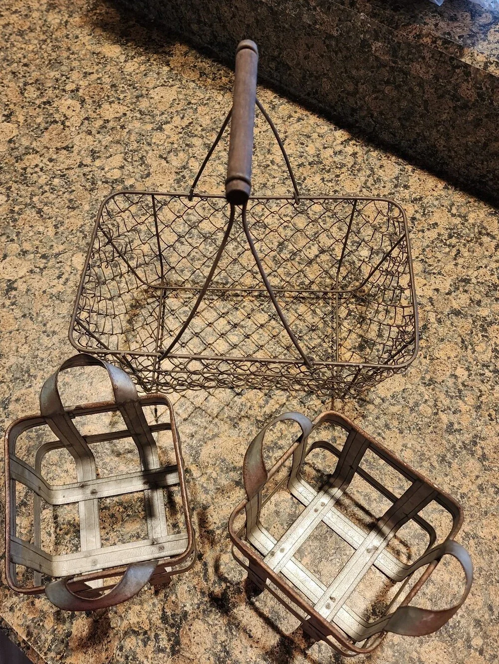 Rustic Farmhouse Wire Picnic Basket W/ Wood Handles and 2 Sm Metal Baskets